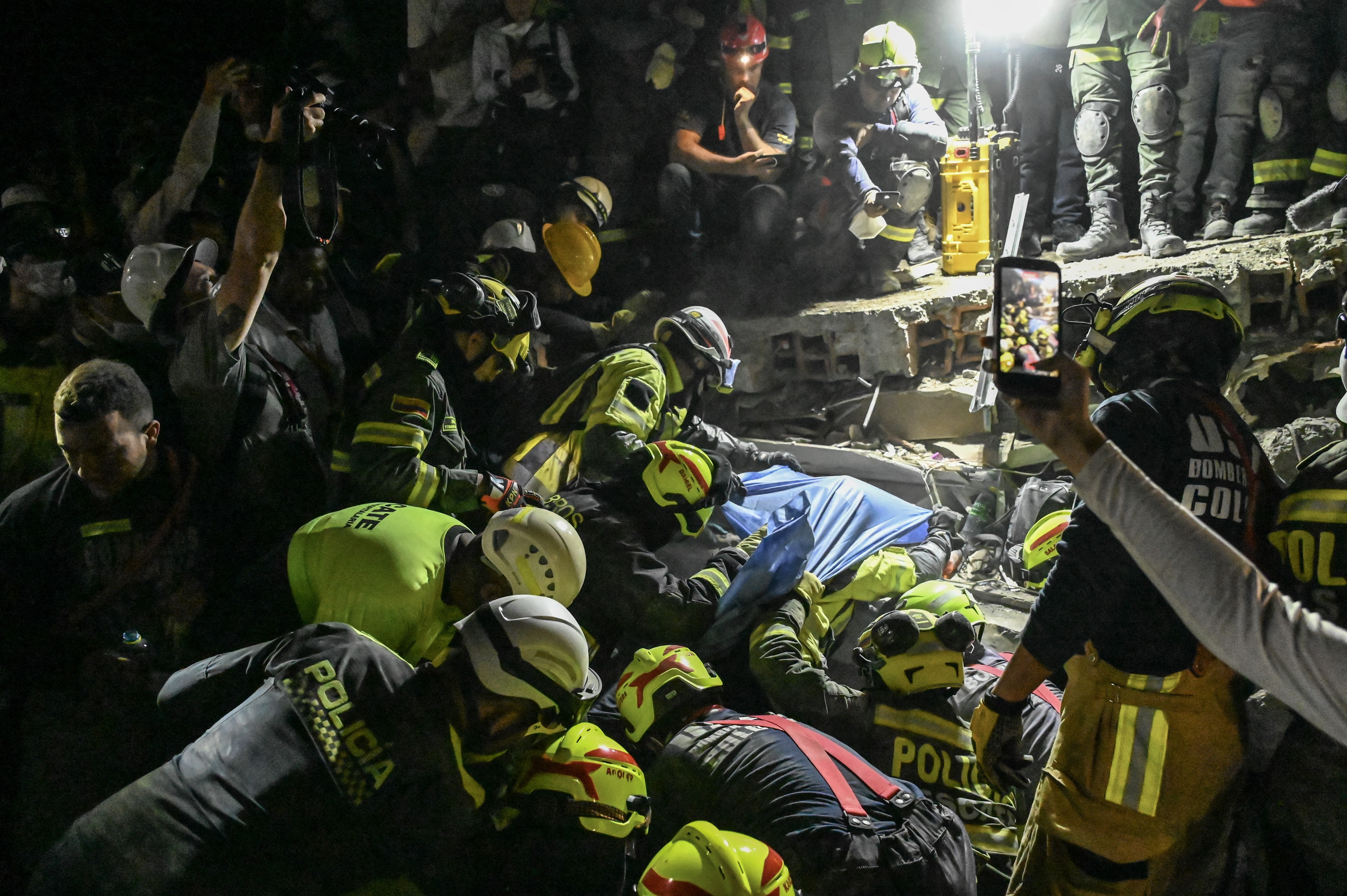 Terremoto na Colômbia: buscas por sobreviventes entram no 3º dia; mais de 250 morreram