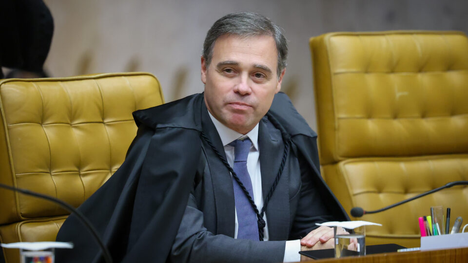 STF confirma liminar de Mendonça e mantém suspensas sanções por riscos psicossociais no trabalho