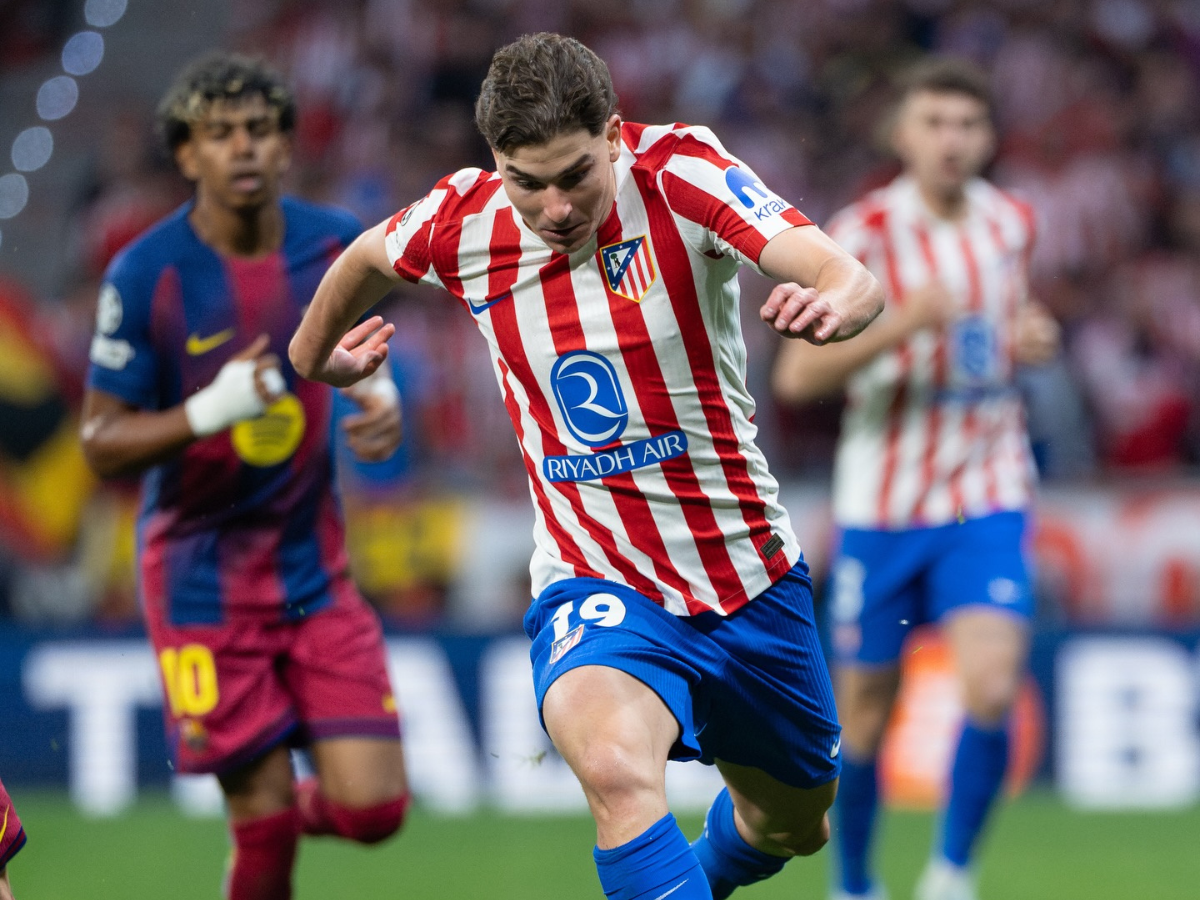 Rejeitado pela torcida do Atlético de Madrid, Julián Álvarez pode parar no Arsenal