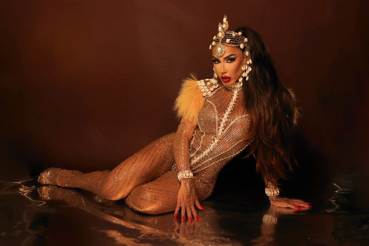 Andréa Andrade, rainha da Porto da Pedra, aposta em look inspirado em Angola para final de samba