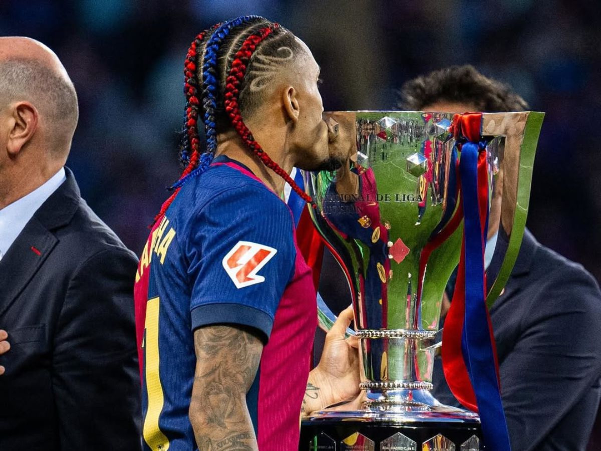 Raphinha dispara na corrida pela Chuteira de Ouro após início de temporada avassalador