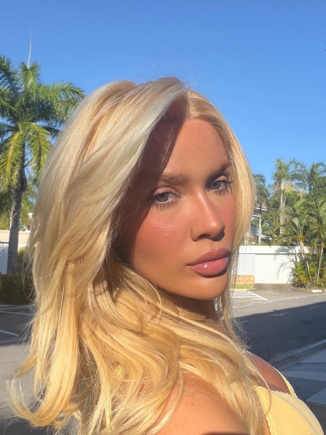 Karoline Lima confessa arrependimento de tatuagens: “Não me identifico mais”