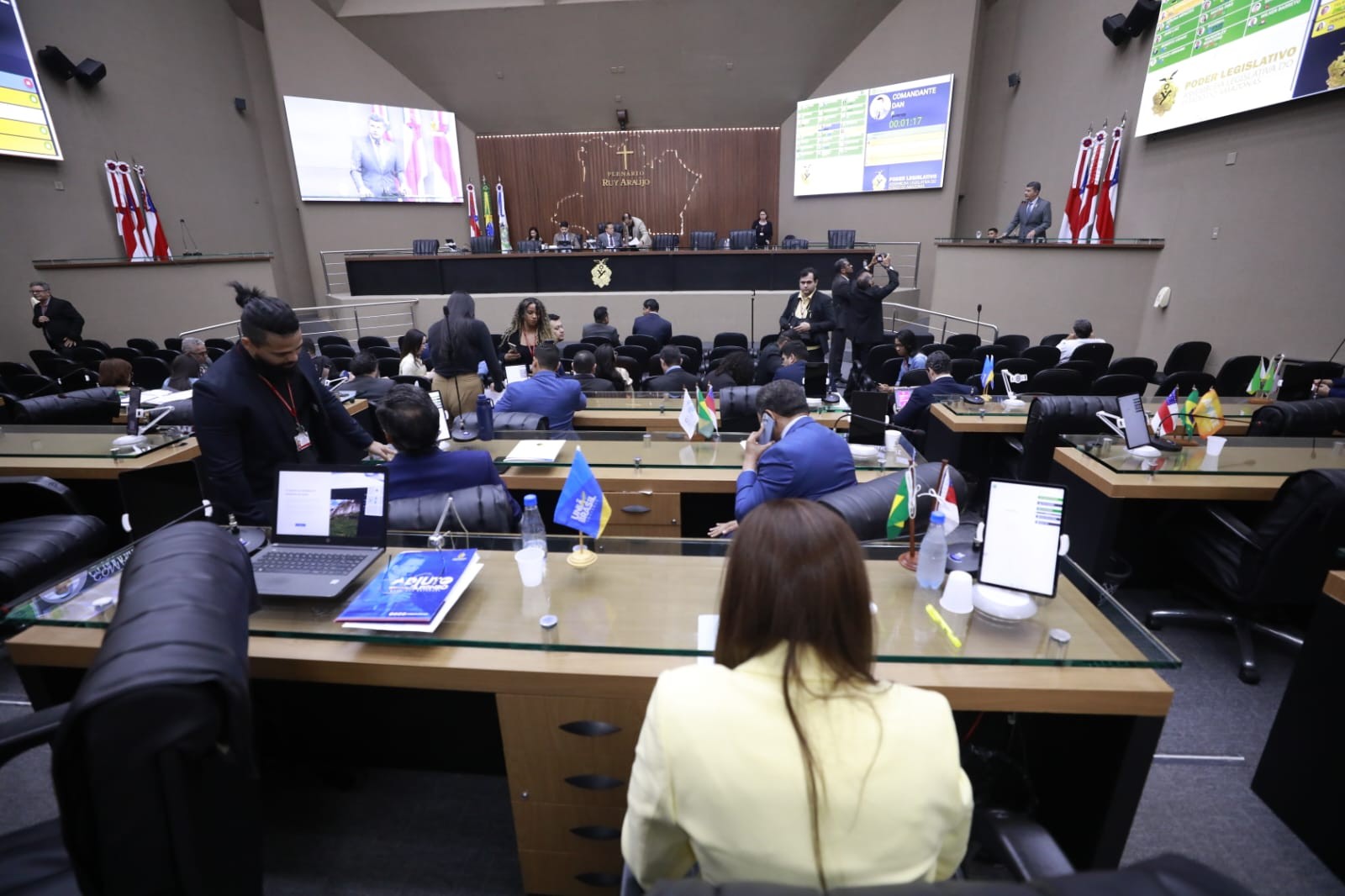 Dos 24 deputados do Amazonas, 21 disputam a reeleição; veja quem são