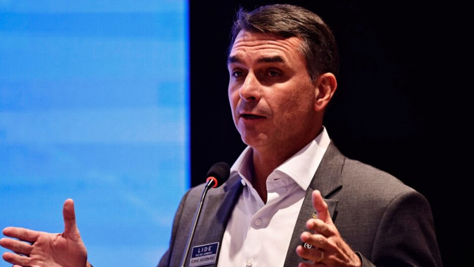 Como Flávio Bolsonaro lidará com o STF e as condenações de Jair, Eduardo e do 8/1