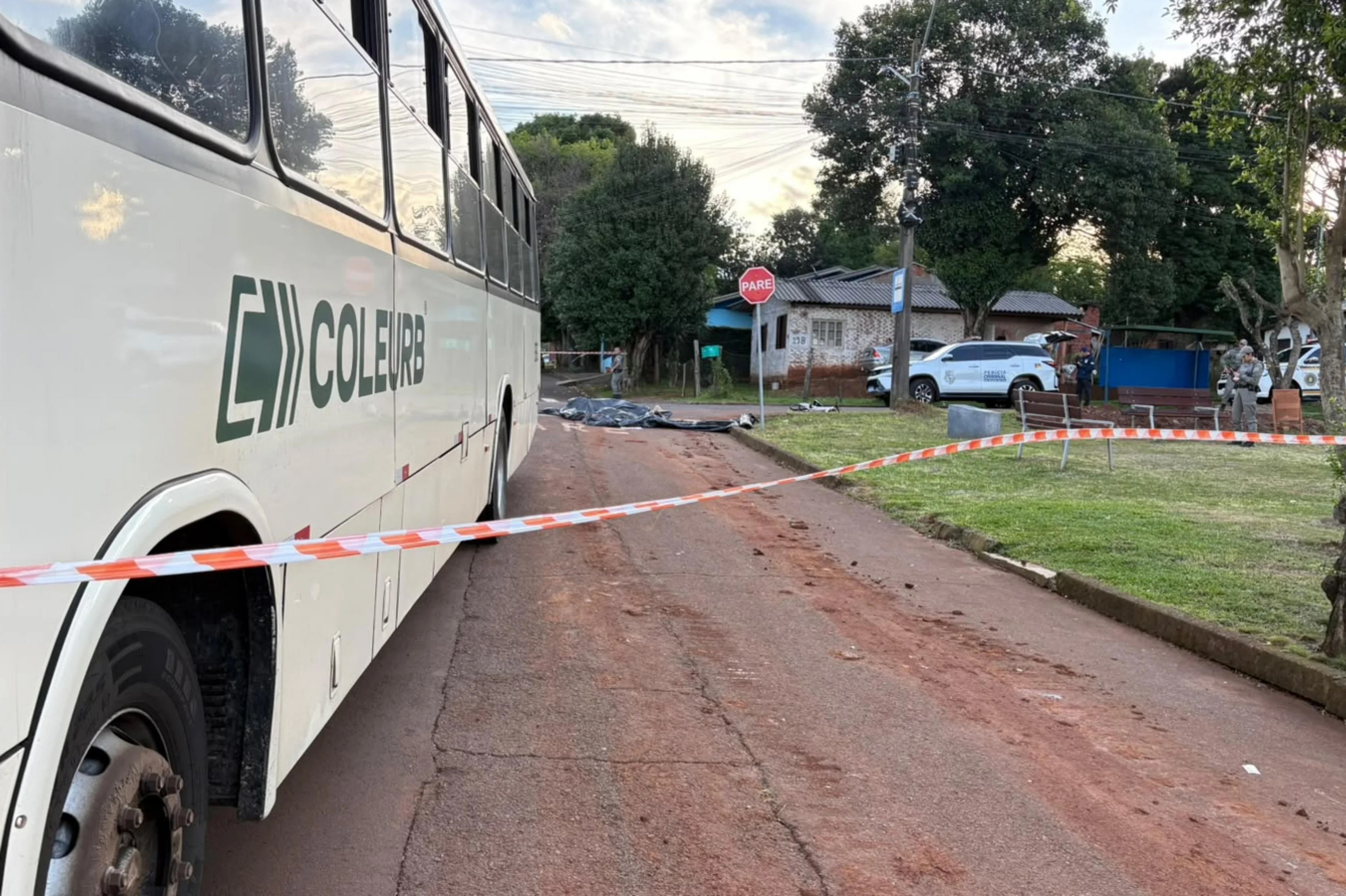 Menino de 7 anos morre atropelado por ônibus enquanto andava de bicicleta no Norte do RS