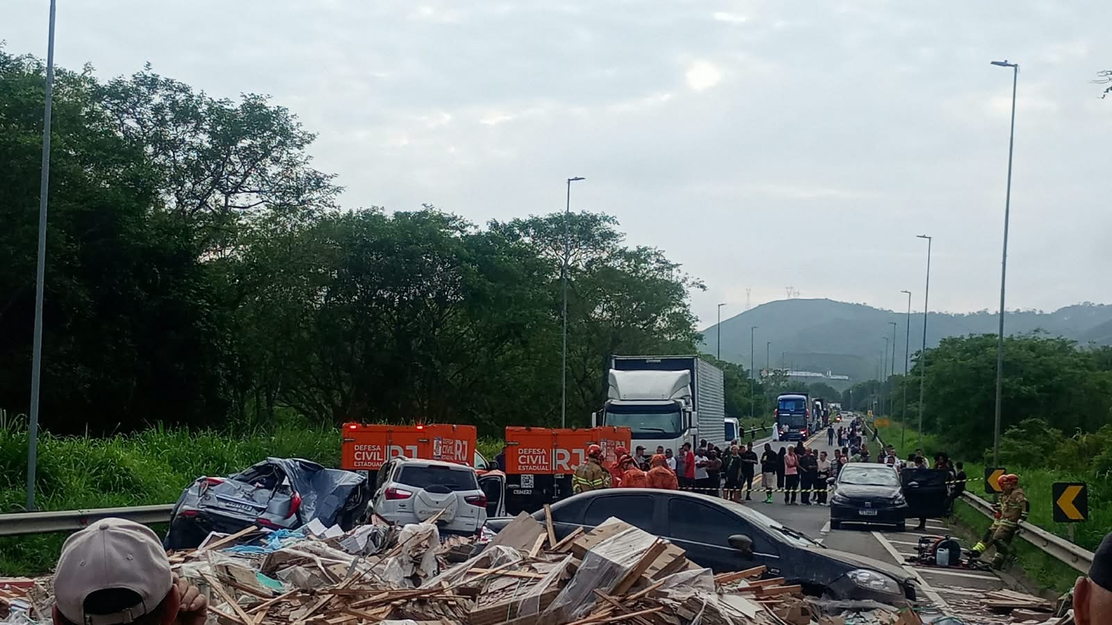 Em luto, escola suspende aulas em Juiz de Fora após morte de donos em acidente em Barra do Piraí