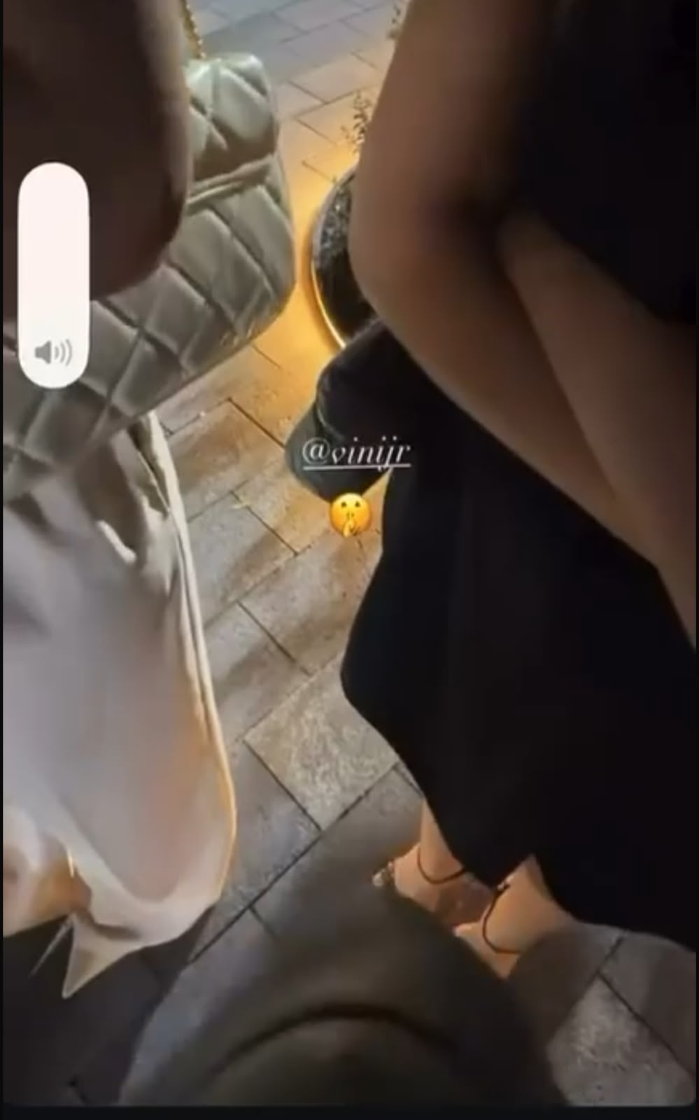 Vaza vídeo de mulheres saindo de festinha na casa de Vini Jr. em Madri