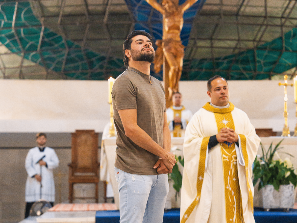 Zé Neto & Cristiano visitam Catedral em Brasília para agradecer aos 15 anos de carreira