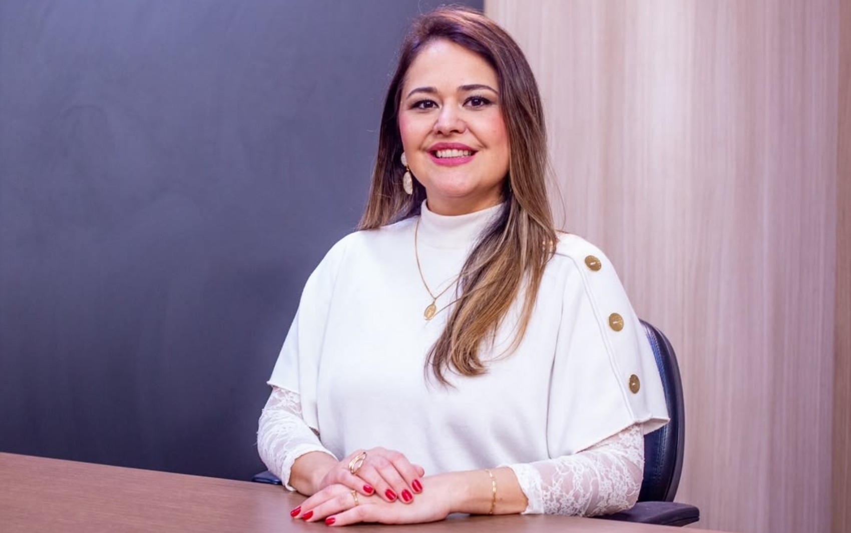 Após entrevista ao vivo, jornalista descobre câncer no primeiro exame de mamografia